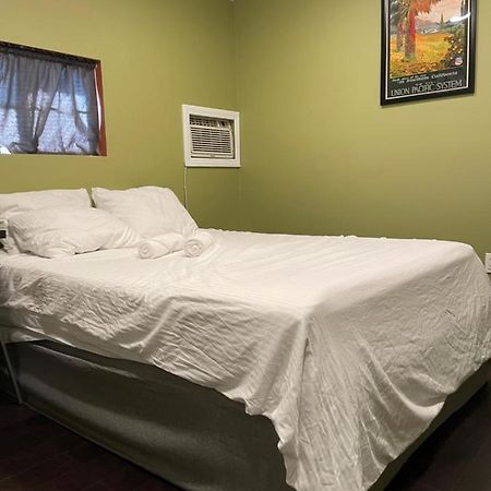 Private Standalone Room W/ Tv, Wifi & Ac In カーソン エクステリア 写真