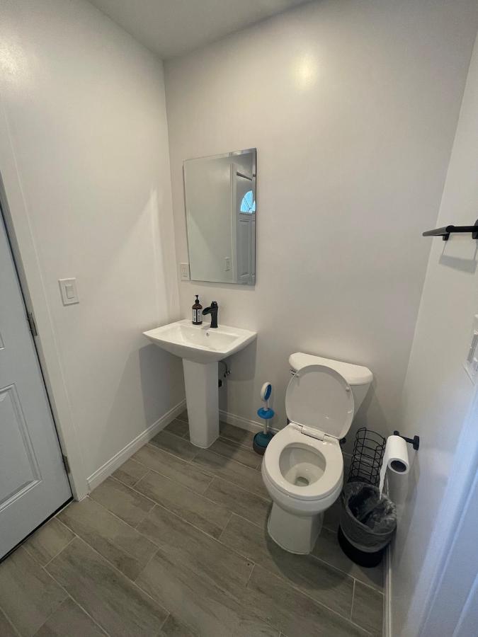 Private Standalone Room W/ Tv, Wifi & Ac In カーソン エクステリア 写真