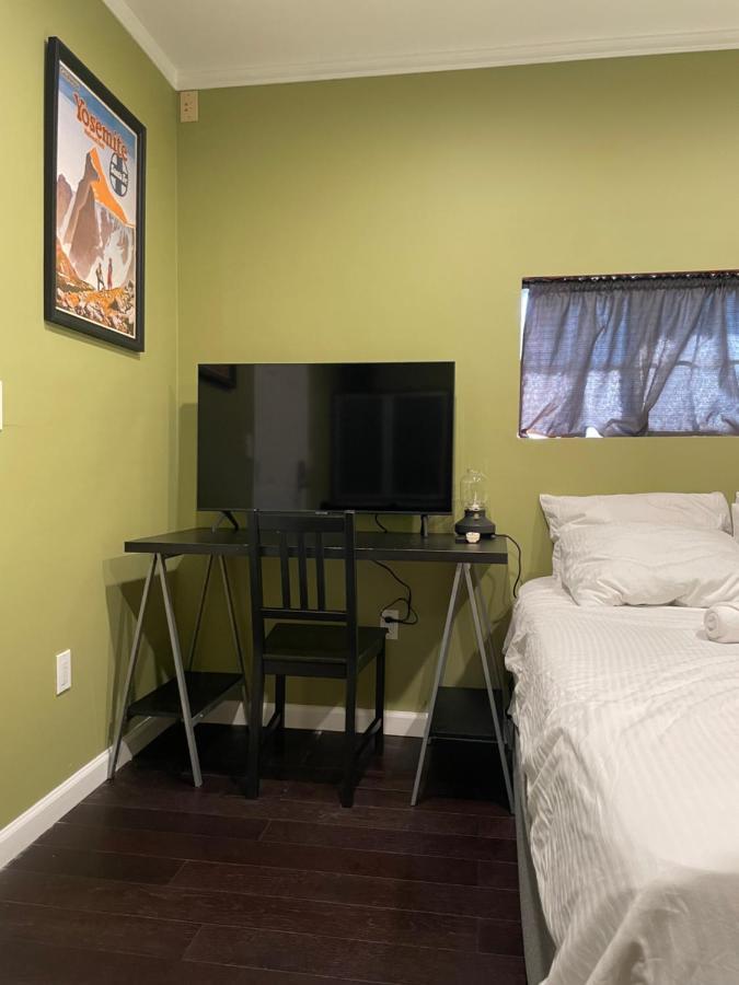Private Standalone Room W/ Tv, Wifi & Ac In カーソン エクステリア 写真