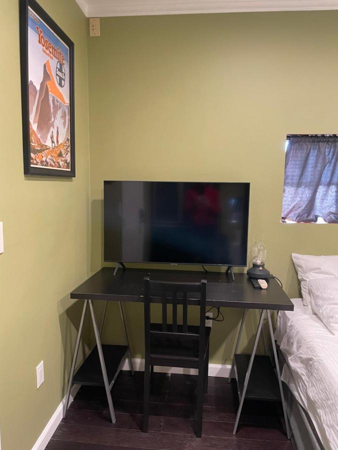 Private Standalone Room W/ Tv, Wifi & Ac In カーソン エクステリア 写真