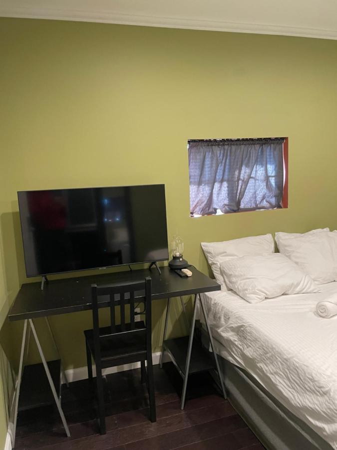 Private Standalone Room W/ Tv, Wifi & Ac In カーソン エクステリア 写真